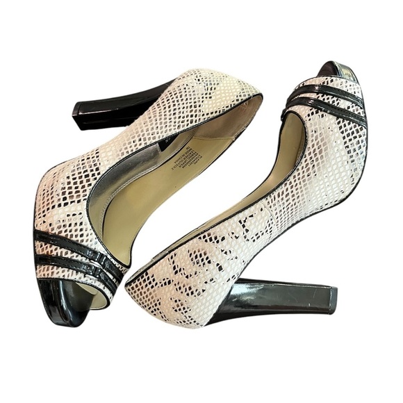 EUC!! White House Black Market ‘Blair’s’ Faux Snakeskin Peep Toe Heels, Size 7M - Picture 3 of 7